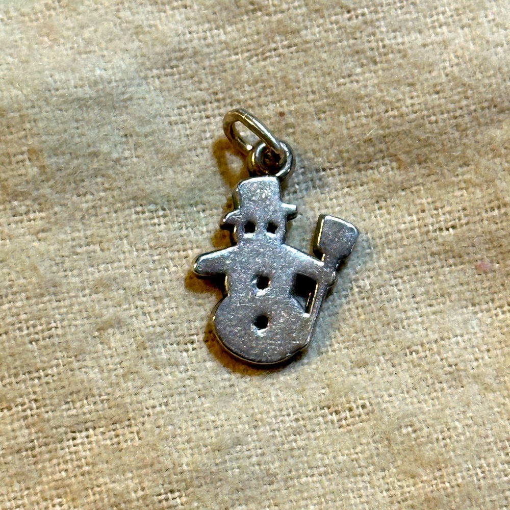 Retired James Avery snowman